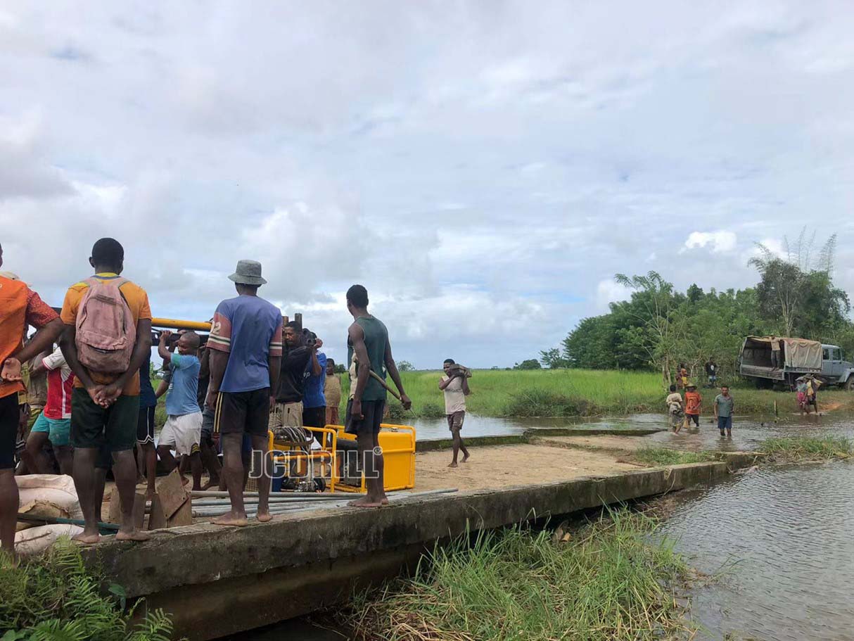 AK60工程钻机是一款全液压顶驱动力头钻机。