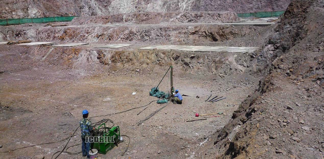 AK60工程钻机是一款全液压顶驱动力头钻机。